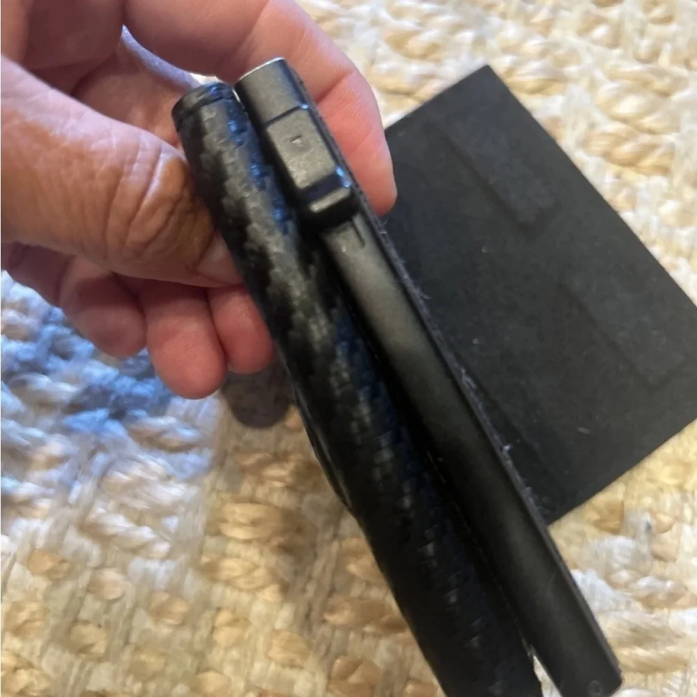 Type Black Carbon Fiber Money Clip Sleek Design-Air tag wallet